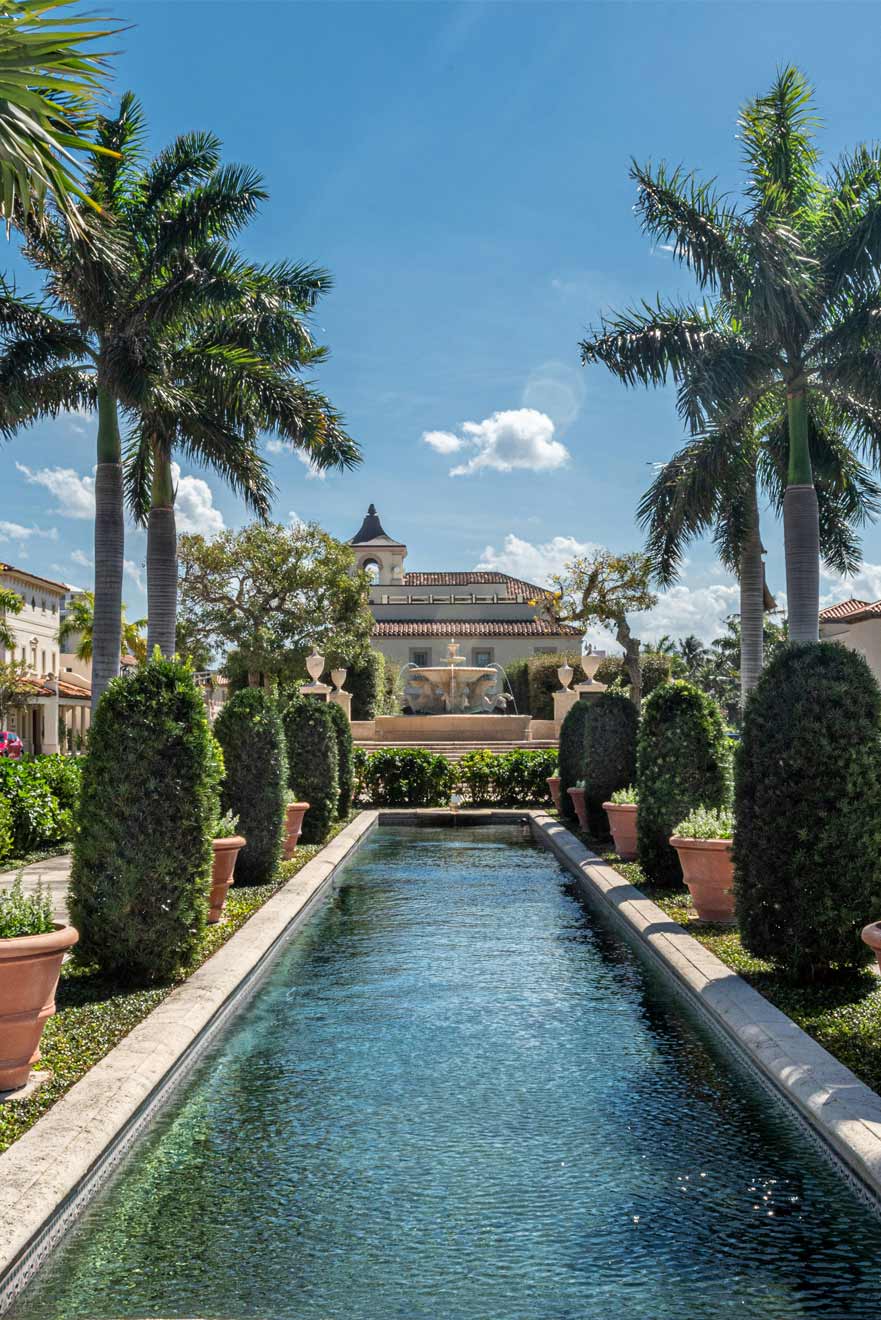 A fountain in Palm Beach